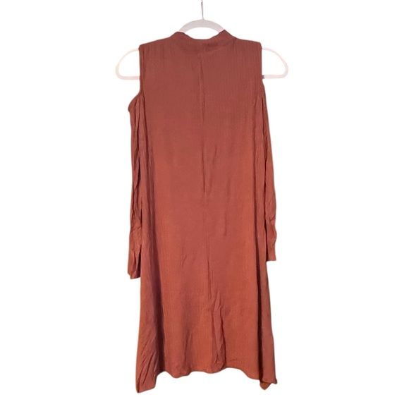 Cold Shoulder Ribbed Dress - Picture 4 of 4